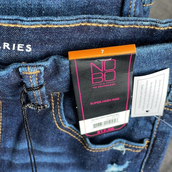 NWT Size 7 Destructed High-Rise Curvy Jeggings jeans from No Boundaries - Picture 8 of 8